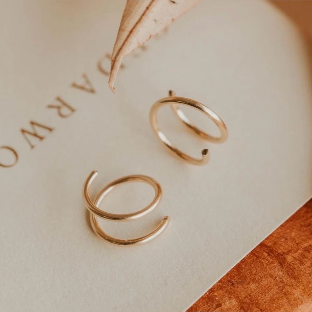 hello adorn tiny twist earrings